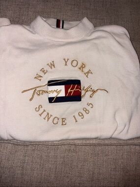 Tommy Hilfiger White Embroidered Logo Sweater - New York